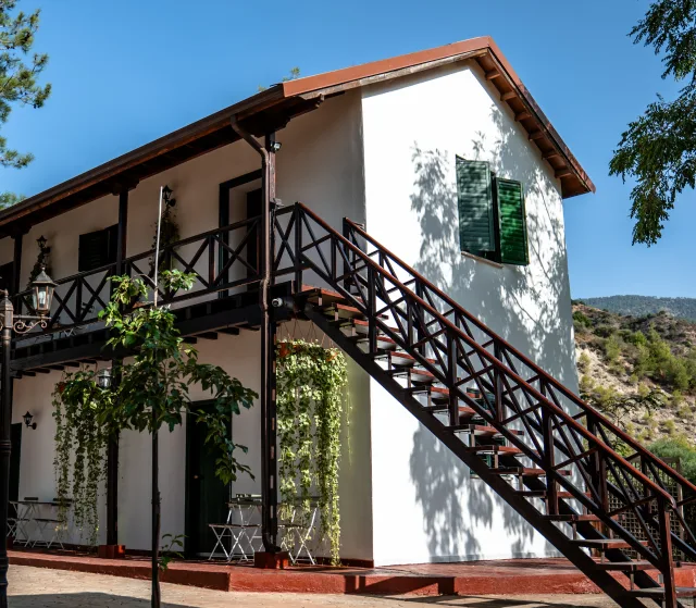 Book Your Dream Stay at Pine View Today!